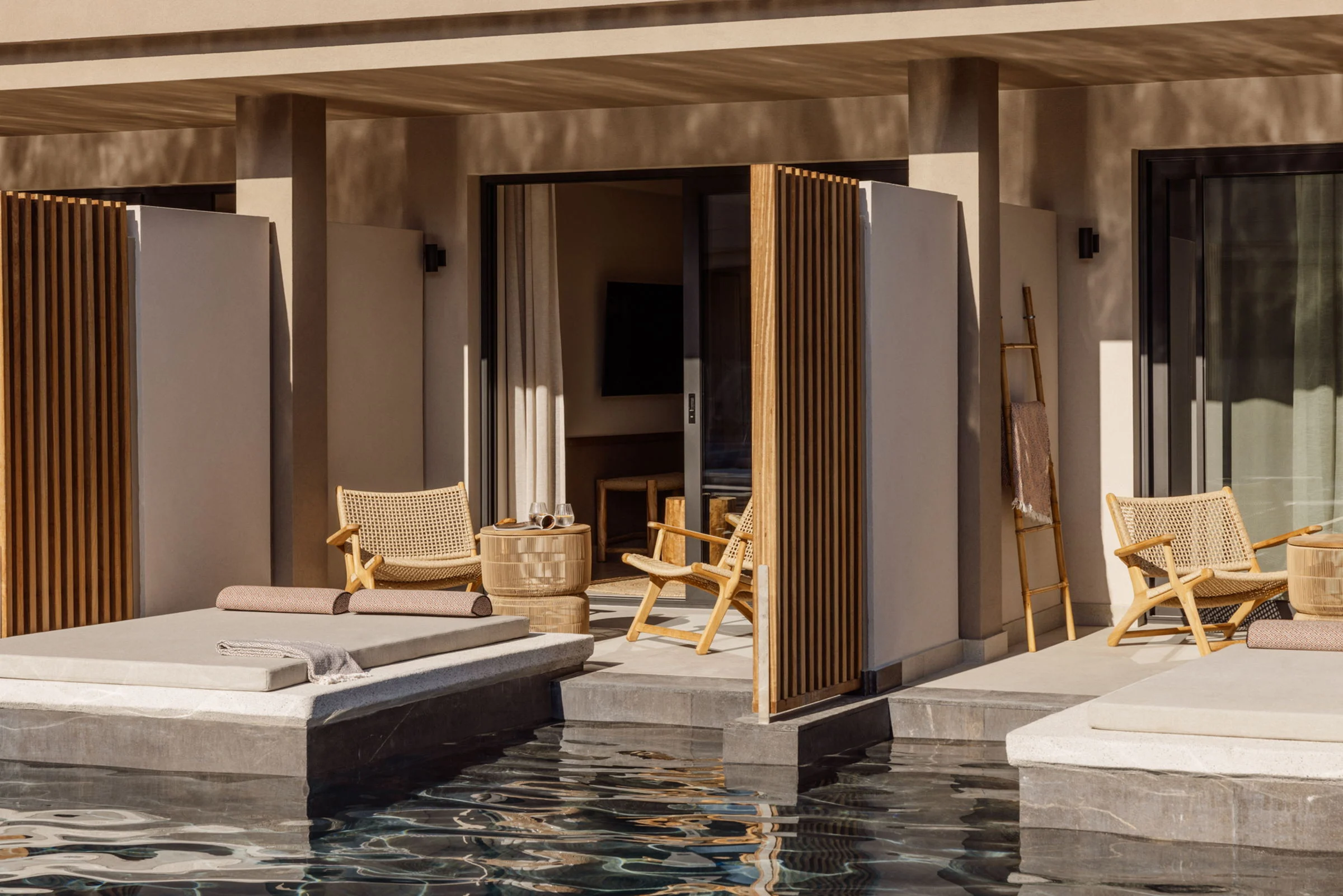 Swim-up suite with steps straight into the pool