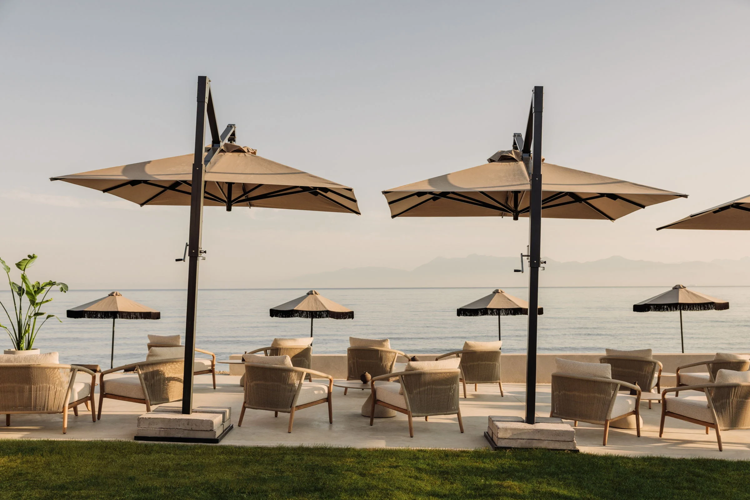 Beach-bar lounge facing the sea