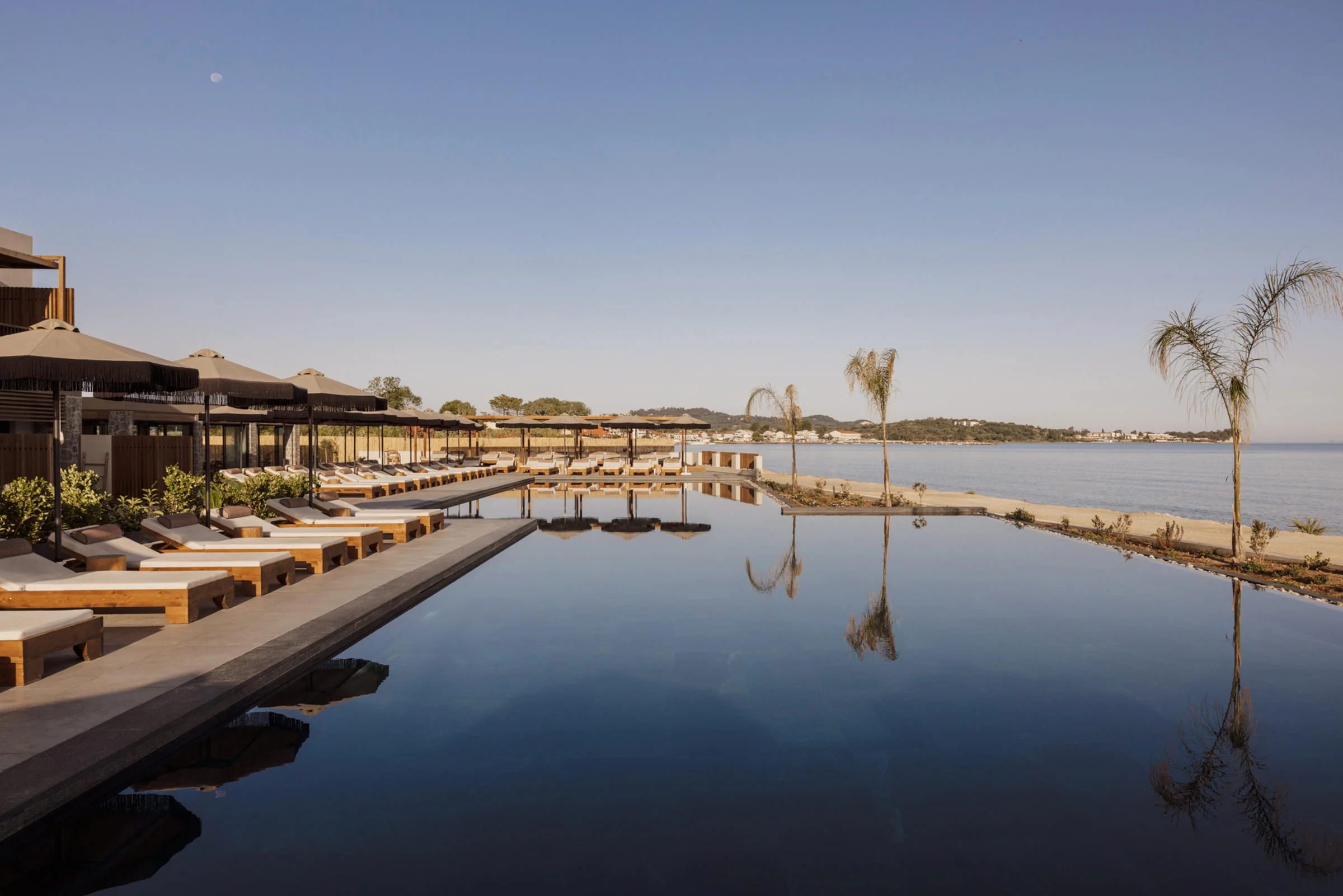 The infinity pool, running out towards the sea