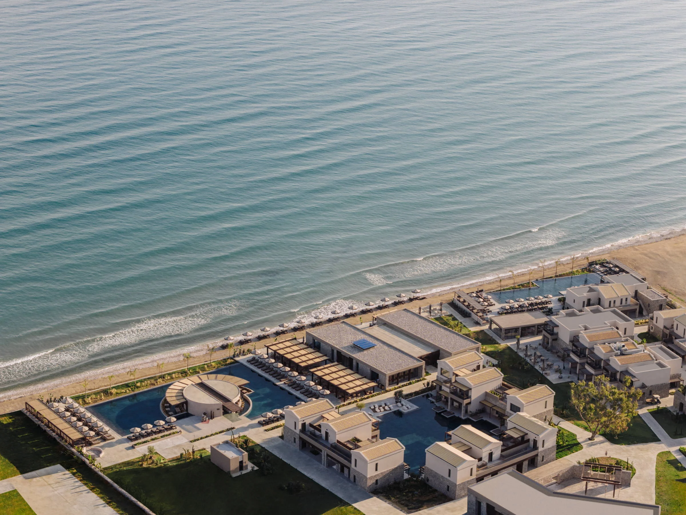 Unda from the air, right on the beach at Roda